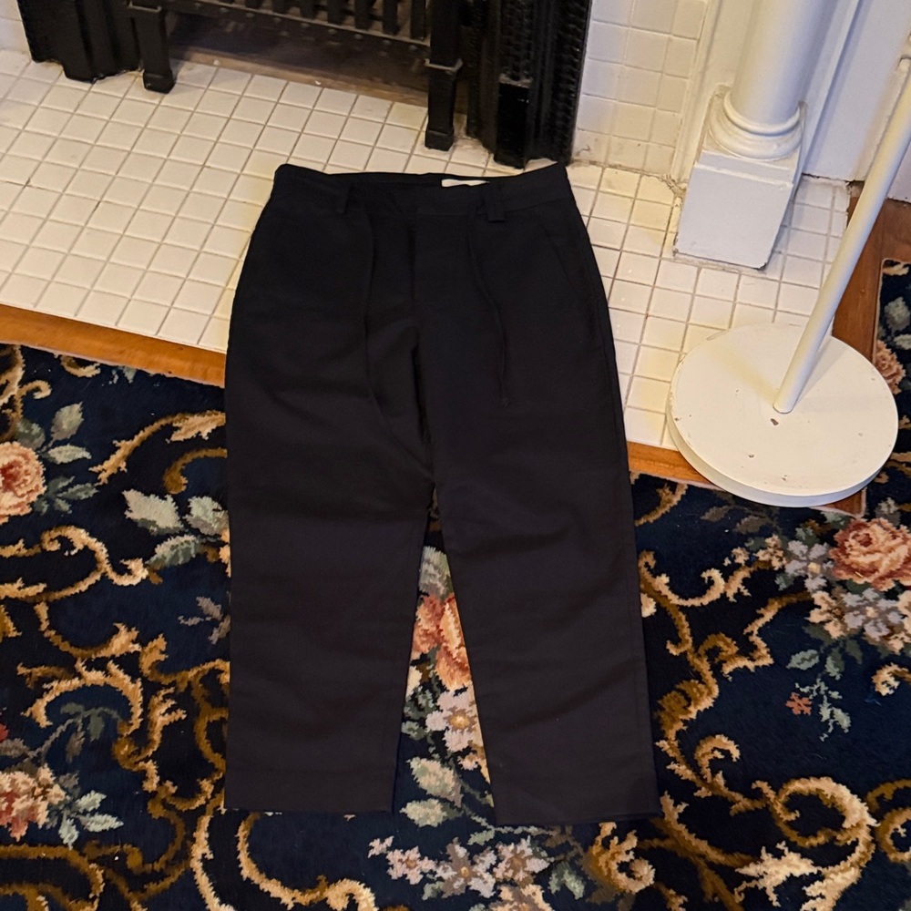 2139 3207 chapter Women's navy  Cropped Pants w/ tie front. 55 retail.Never worn